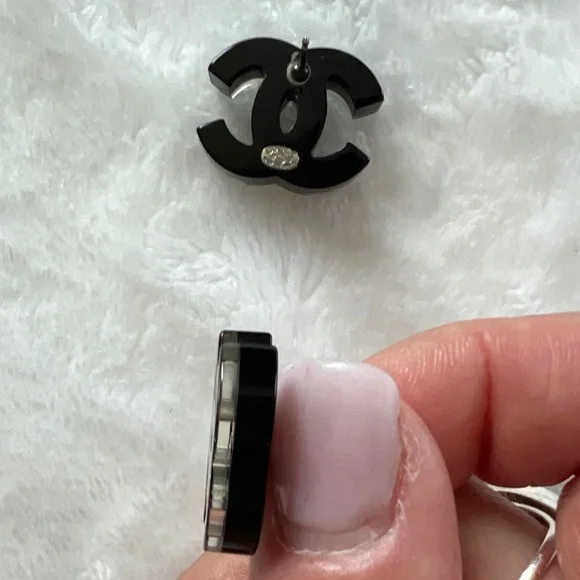 Chanel CC 2017 Resin Studs with Box - Picture 7 of 11